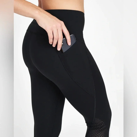 Spanx Every Wear Laser Wave 7/8 Leggings - Picture 8 of 8